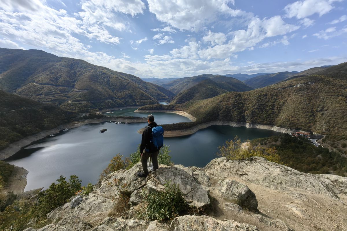 How to choose the best hiking backpack: hiker wearing blue day pack